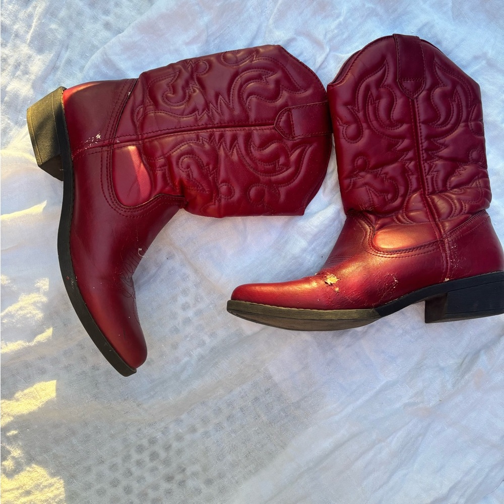 Stylish red faux leather western boots!